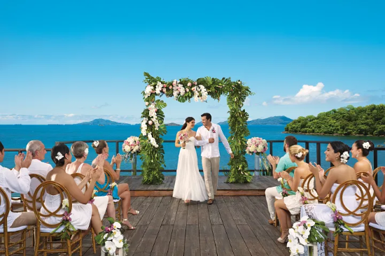 Imagen de Wedding in Paradise (Incluye 10 personas alojadas)